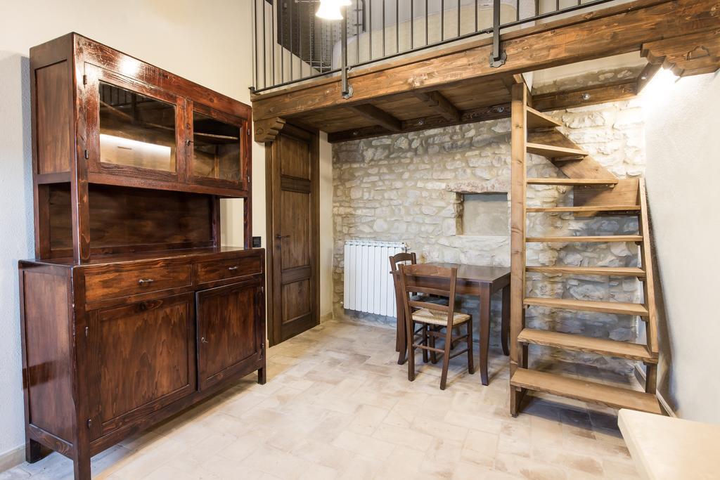 Domus In Castro Bed & Breakfast Montecchio  Ruang foto