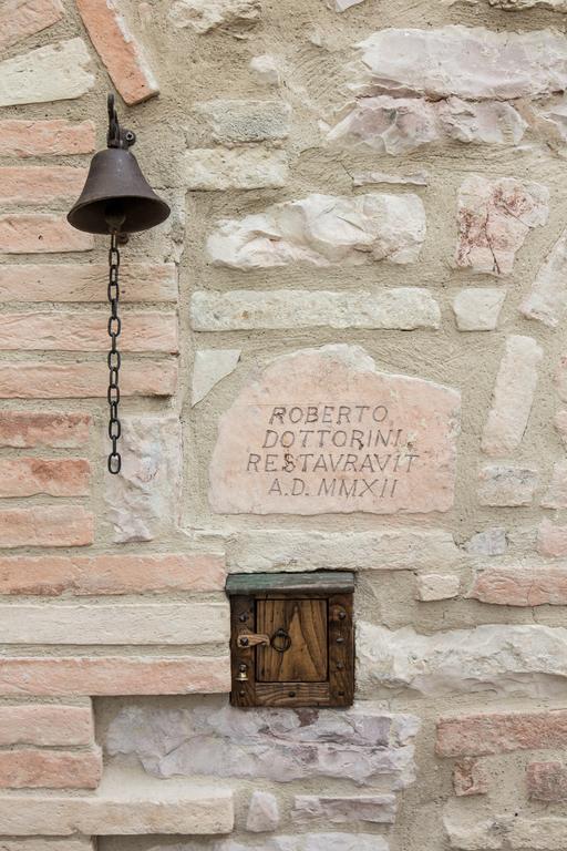 Domus In Castro Bed & Breakfast Montecchio  Bagian luar foto