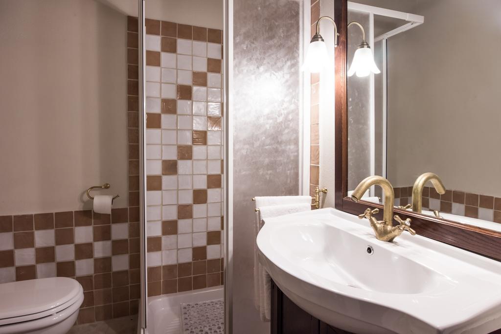 Domus In Castro Bed & Breakfast Montecchio  Ruang foto
