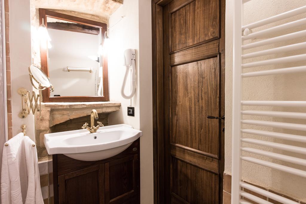 Domus In Castro Bed & Breakfast Montecchio  Ruang foto
